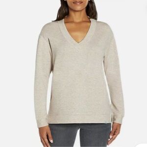 Women’s Orvis V-Neck Sweatshirt in Oatmeal